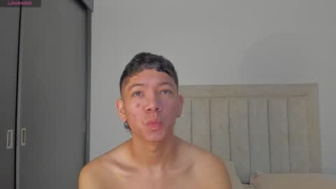 Snapshot of iamjulian_ chatting on 10/10/25, 11:53 Juliiiiian online show from 10/10/25, 11:53