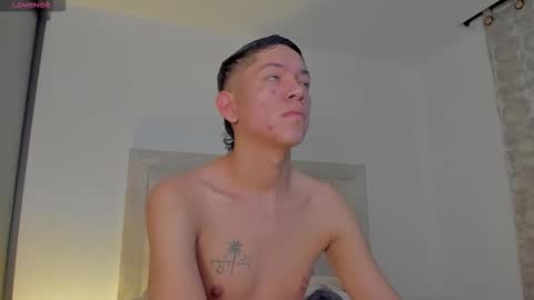 Snapshot of iamjulian_ chatting on 10/12/25, 08:02 Juliiiiian online show from 10/12/25, 08:02