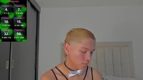 Snapshot of iamjulian_ chatting on 10/26/25, 11:05 Juliiiiian online show from 10/26/25, 11:05