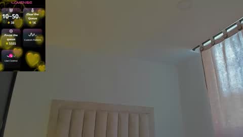 Snapshot of iamjulian_ chatting on 11/04/25, 05:01 Juliiiiian online show from 11/04/25, 05:01