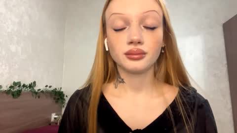 Lylu online show from 11/30/25, 05:33