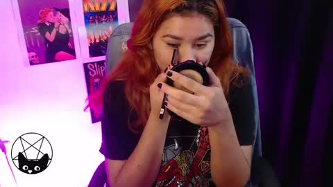 Snapshot of iammari_ chatting on 01/09/25, 12:03 Mari online show from 01/09/25, 12:03