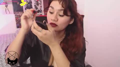 Snapshot of iammari_ chatting on 10/12/25, 06:12 Mari online show from 10/12/25, 06:12