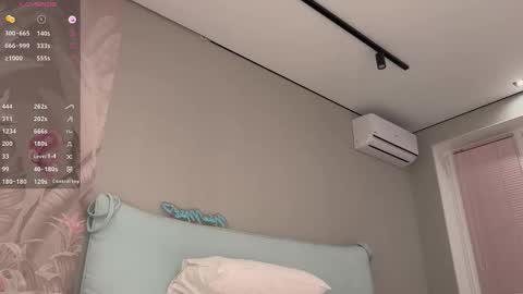 Snapshot of iamninamint chatting on 10/19/25, 07:25 Nina online show from 10/19/25, 07:25