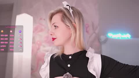 Snapshot of iamninamint chatting on 10/31/25, 05:25 Nina online show from 10/31/25, 05:25