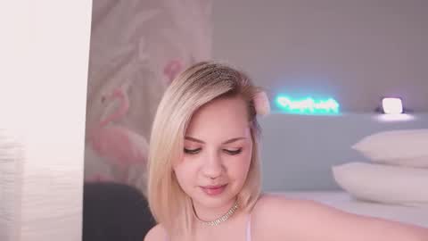 Snapshot of iamninamint chatting on 11/28/25, 08:00 Nina online show from 11/28/25, 08:00