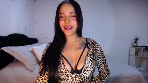 Snapshot of iamroxanne chatting on 10/14/25, 03:29 Camila online show from 10/14/25, 03:29