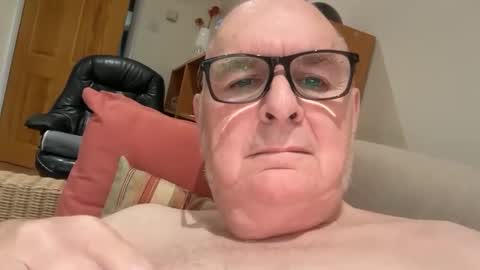 Snapshot of ian53a chatting on 01/18/25, 12:57 ian53a - mature UK man for same online show from 01/18/25, 12:57