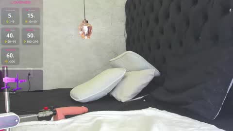 Snapshot of ian_castillo_ chatting on 02/13/25, 11:17 IAN CASTILLO online show from 02/13/25, 11:17