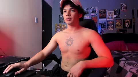 Snapshot of ian_versace chatting on 02/05/25, 01:15 Andres online show from 02/05/25, 01:15