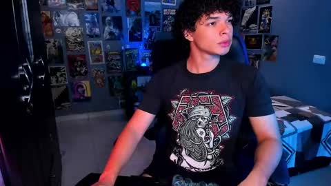 Snapshot of ian_versace chatting on 03/05/25, 05:08 Andres online show from 03/05/25, 05:08