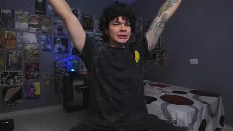 Snapshot of ian_versace chatting on 11/16/25, 03:45 Andres online show from 11/16/25, 03:45