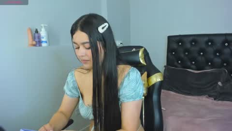 Snapshot of ibby_gap chatting on 11/19/25, 11:54 Isabella online show from 11/19/25, 11:54