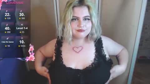 Snapshot of ice_baby01 chatting on 10/11/25, 04:49 Alice Bunny666 online show from 10/11/25, 04:49