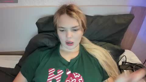 Snapshot of ice_kitten chatting on 11/27/25, 07:27 Alice online show from 11/27/25, 07:27