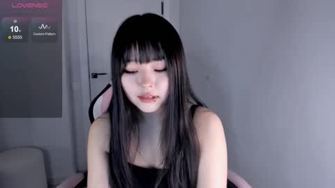 Hitomi   online show from 11/19/25, 05:24