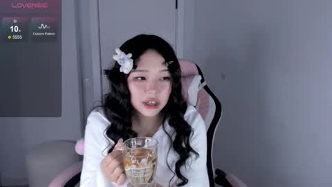 Hitomi   online show from 11/21/25, 05:44