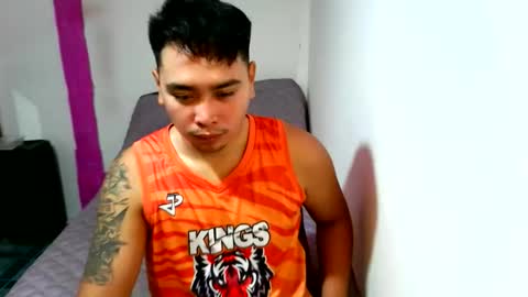 Snapshot of iconic_vince chatting on 09/15/25, 02:17 iconic_vince online show from 09/15/25, 02:17
