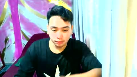Snapshot of iconic_vince chatting on 09/21/25, 12:29 iconic_vince online show from 09/21/25, 12:29