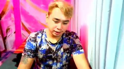 Snapshot of iconic_vince chatting on 09/29/25, 03:28 iconic_vince online show from 09/29/25, 03:28