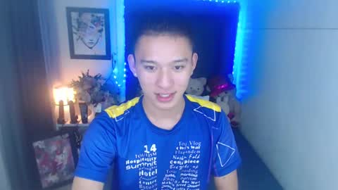 Snapshot of iconicmateo chatting on 12/18/24, 07:30 Mateo online show from 12/18/24, 07:30