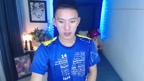Snapshot of iconicmateo chatting on 12/18/24, 10:35 Mateo online show from 12/18/24, 10:35