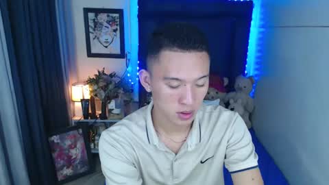 Snapshot of iconicmateo chatting on 12/24/24, 02:22 Mateo online show from 12/24/24, 02:22