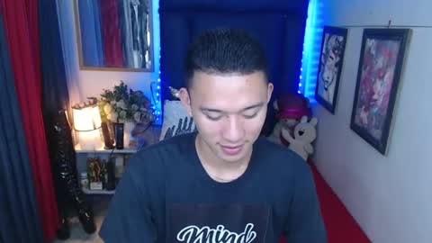 Snapshot of iconicmateo chatting on 02/15/25, 07:17 Mateo online show from 02/15/25, 07:17