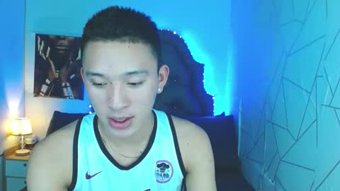 Snapshot of iconicmateo chatting on 02/21/25, 03:23 Mateo online show from 02/21/25, 03:23