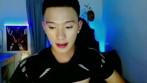 Snapshot of iconicmateo chatting on 09/30/25, 03:50 Mateo online show from 09/30/25, 03:50