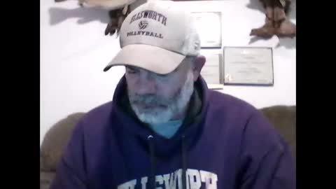 idkwhyidothis348732 online show from 01/15/25, 11:53