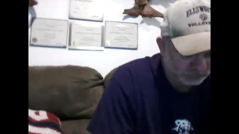 idkwhyidothis348732 online show from 02/07/25, 12:17