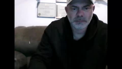 idkwhyidothis348732 online show from 02/12/25, 12:12