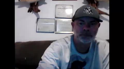 idkwhyidothis348732 online show from 02/15/25, 05:28