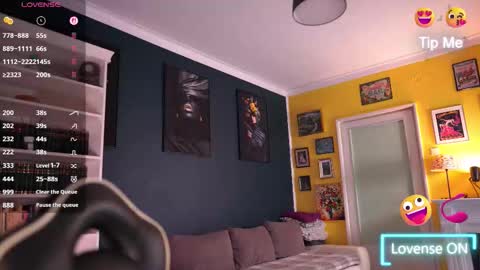 Little Flower online show from 10/25/25, 04:13