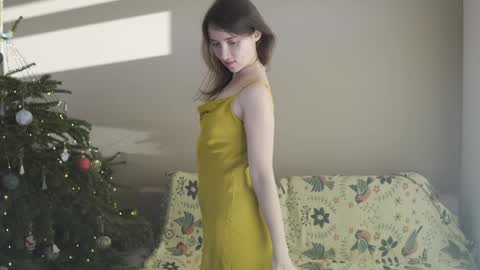 Snapshot of ifyouleave chatting on 01/04/25, 01:10 Belle online show from 01/04/25, 01:10