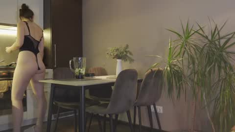 Snapshot of ifyouleave chatting on 01/24/25, 04:39 Belle online show from 01/24/25, 04:39