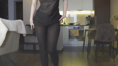 Snapshot of ifyouleave chatting on 02/12/25, 03:27 Belle online show from 02/12/25, 03:27