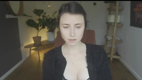 Snapshot of ifyouleave chatting on 10/16/25, 10:49 Belle online show from 10/16/25, 10:49