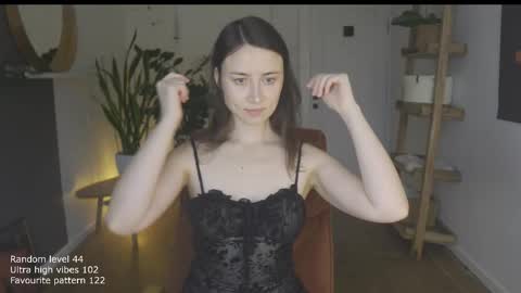 Snapshot of ifyouleave chatting on 10/29/25, 12:18 Belle online show from 10/29/25, 12:18