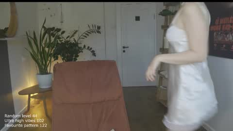 Snapshot of ifyouleave chatting on 11/02/25, 11:56 Belle online show from 11/02/25, 11:56