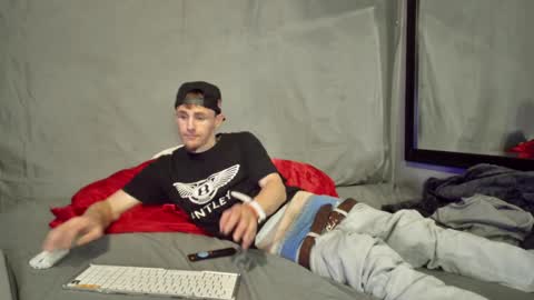 Amiri Roue online show from 01/12/25, 02:03