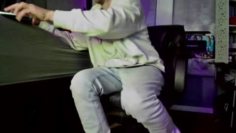 Amiri Roue online show from 01/13/25, 08:47