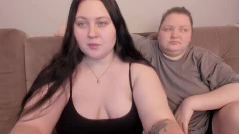 Snapshot of ihaveasecret_ chatting on 09/19/25, 04:29 Alice online show from 09/19/25, 04:29