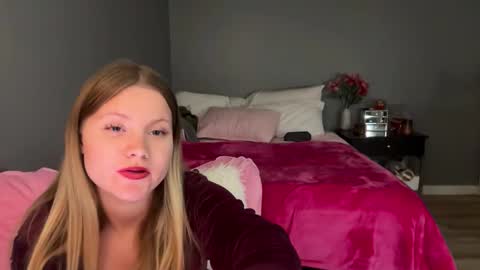 Snapshot of iheartcassie2844 chatting on 11/04/25, 06:40 cassie online show from 11/04/25, 06:40