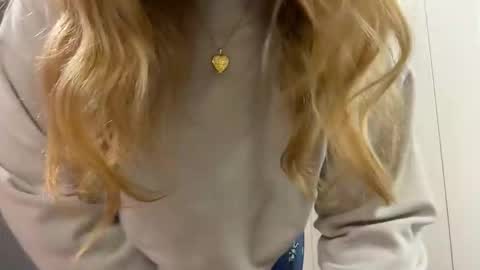 Snapshot of iheartcassie2844 chatting on 11/17/25, 04:18 cassie online show from 11/17/25, 04:18