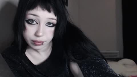 iiiiiiis online show from 10/31/25, 07:20