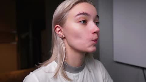 ileanacampbel online show from 12/19/24, 04:56