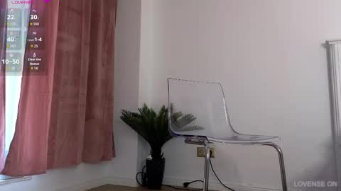 Snapshot of ilikeithaard chatting on 10/23/25, 06:45 Emma online show from 10/23/25, 06:45