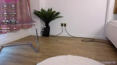 Snapshot of ilikeithaard chatting on 10/25/25, 05:48 Emma online show from 10/25/25, 05:48